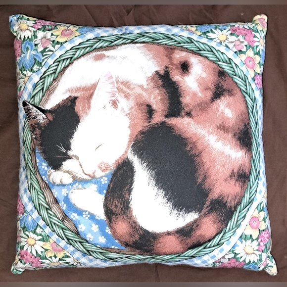 Vintage Daisy Kingdom Cat Pillow Cottage Core Calico Cat Floral Daisy's - Picture 4 of 7